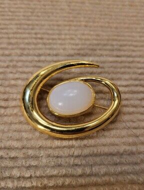 MONET Goldtone Faux Pearl SWIRL Shape Pin/Brooch Signed